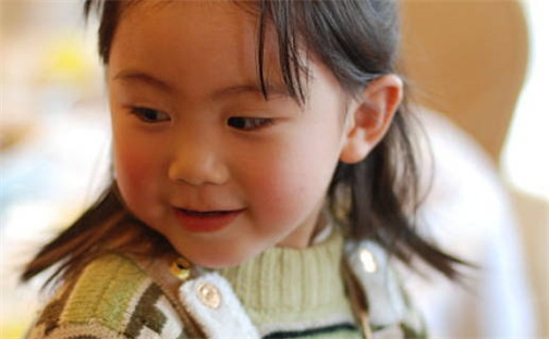 侯姓2026年06月25日出生的女孩子命理分析与起名攻略