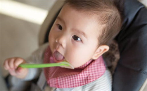 侯姓2026年08月05日出生的男孩子取什么名字好？八字五行取名分析